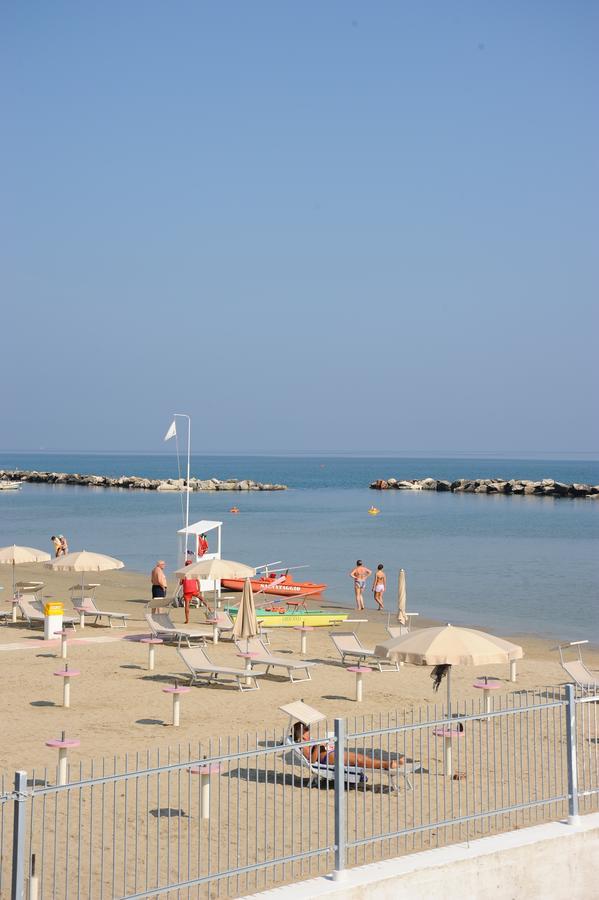 Hotel Biagini Rimini Exterior foto